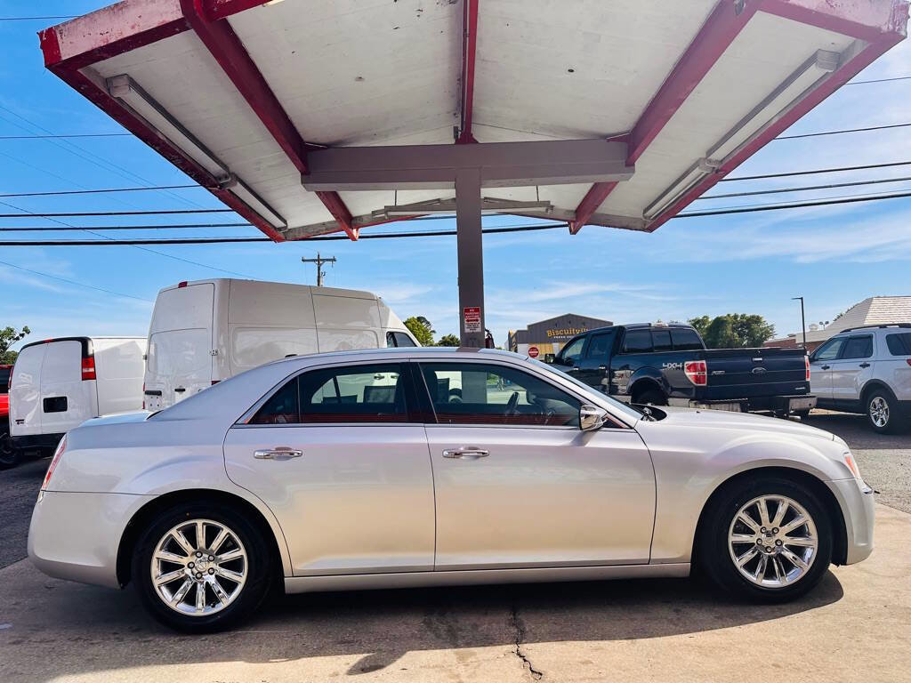 Used 2012 Chrysler 300 C RWD image 4