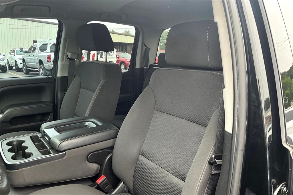 Used 2018 Chevrolet Silverado 1500 LT w/ Midnight Edition AWD/4WD image 23