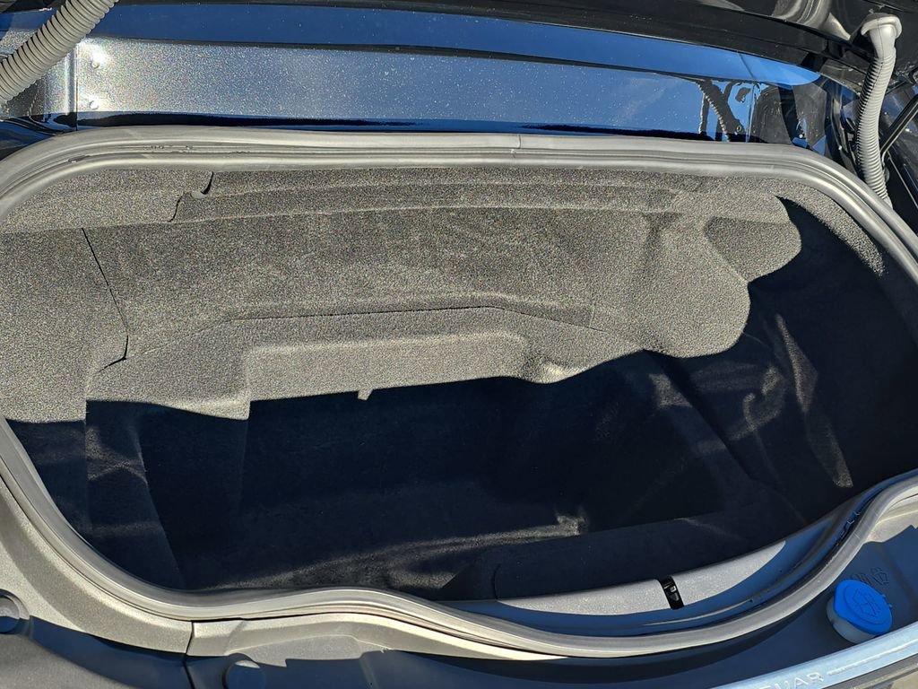 Certified 2022 Jaguar F-TYPE R image 11