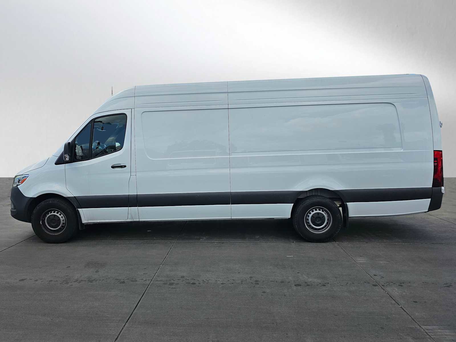 Used 2025 Mercedes-Benz Sprinter 2500 image 6