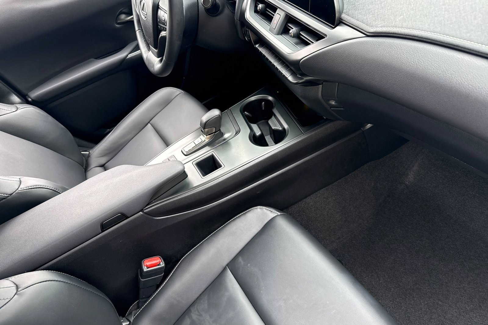 Certified 2025 Lexus UX 300h FWD image 31