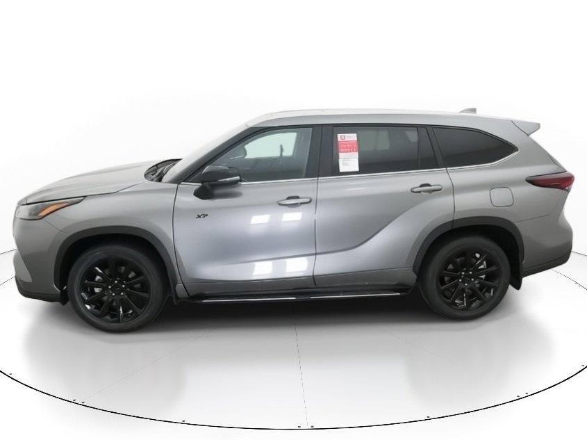 New 2026 Toyota Highlander XLE image 3