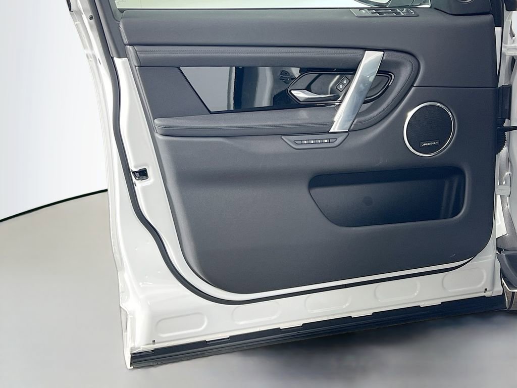 Certified 2025 Land Rover Discovery Sport S image 18