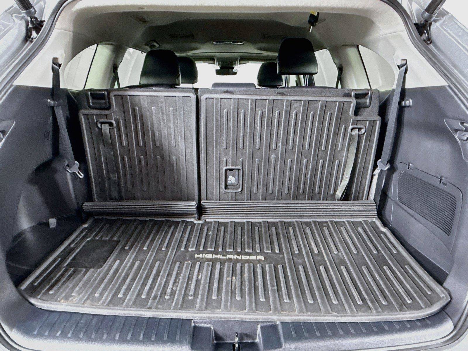 Used 2022 Toyota Highlander XLE FWD image 39