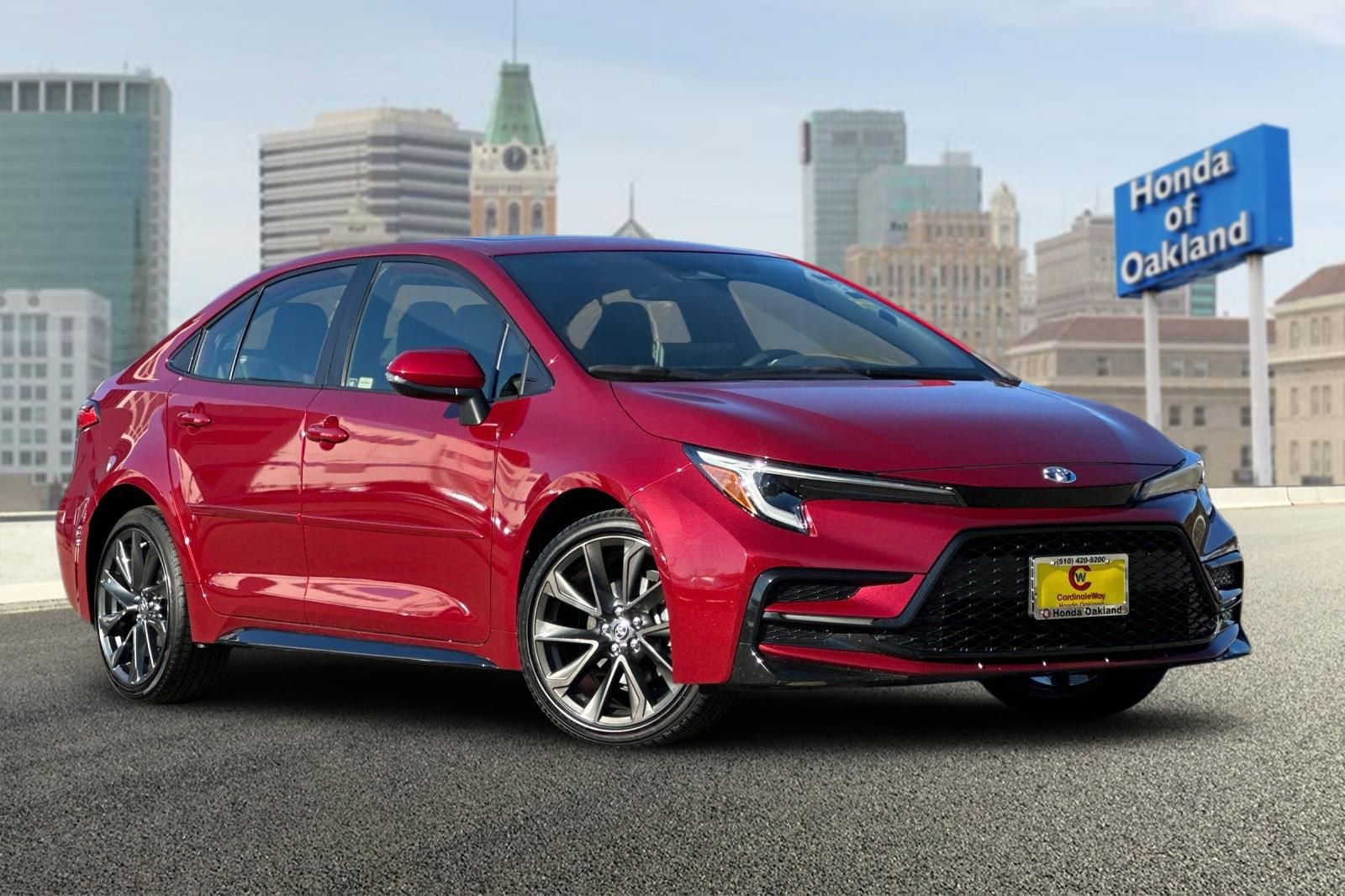 Used 2025 Toyota Corolla SE image 2