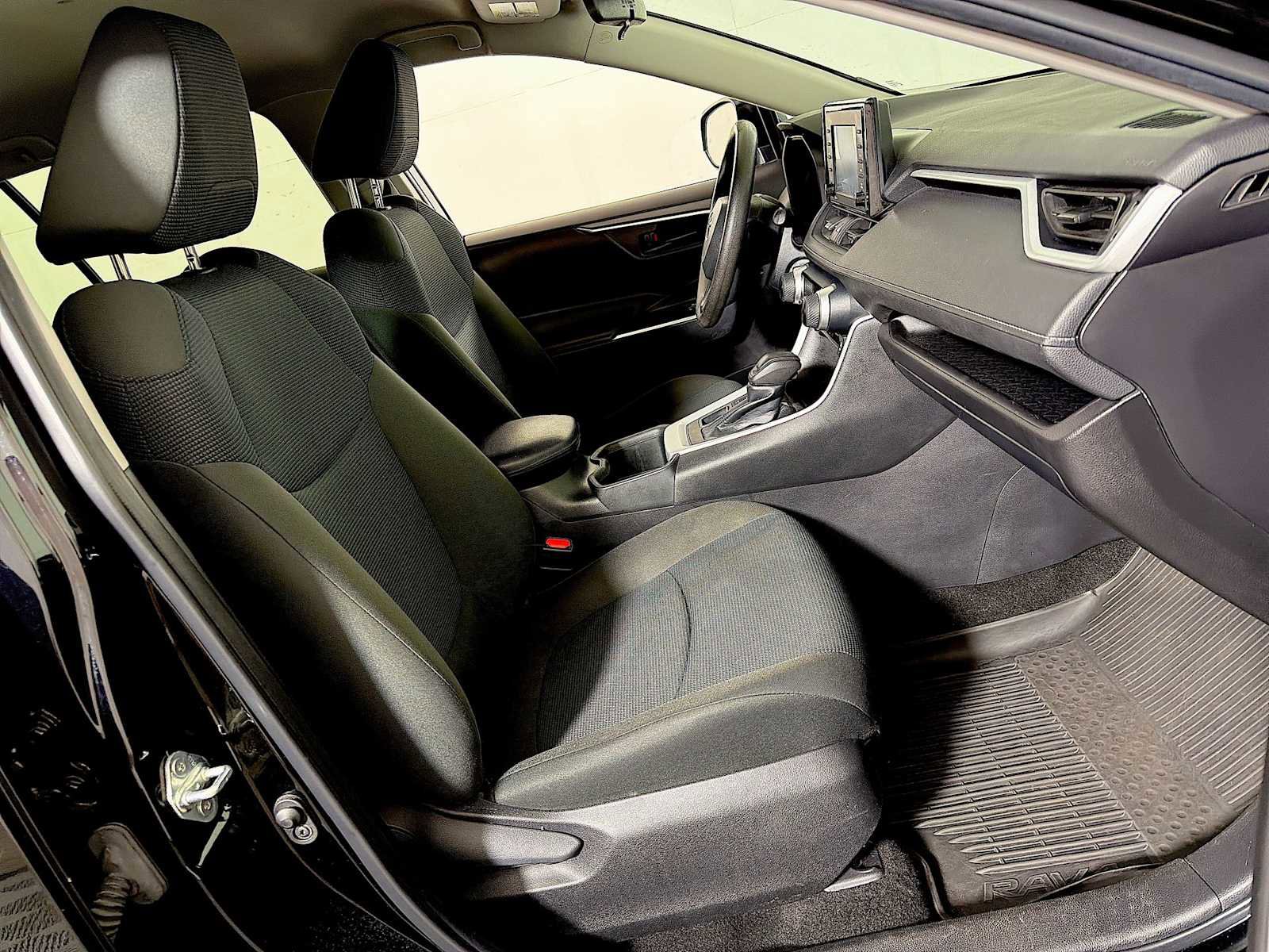 Used 2022 Toyota RAV4 LE AWD/4WD image 21