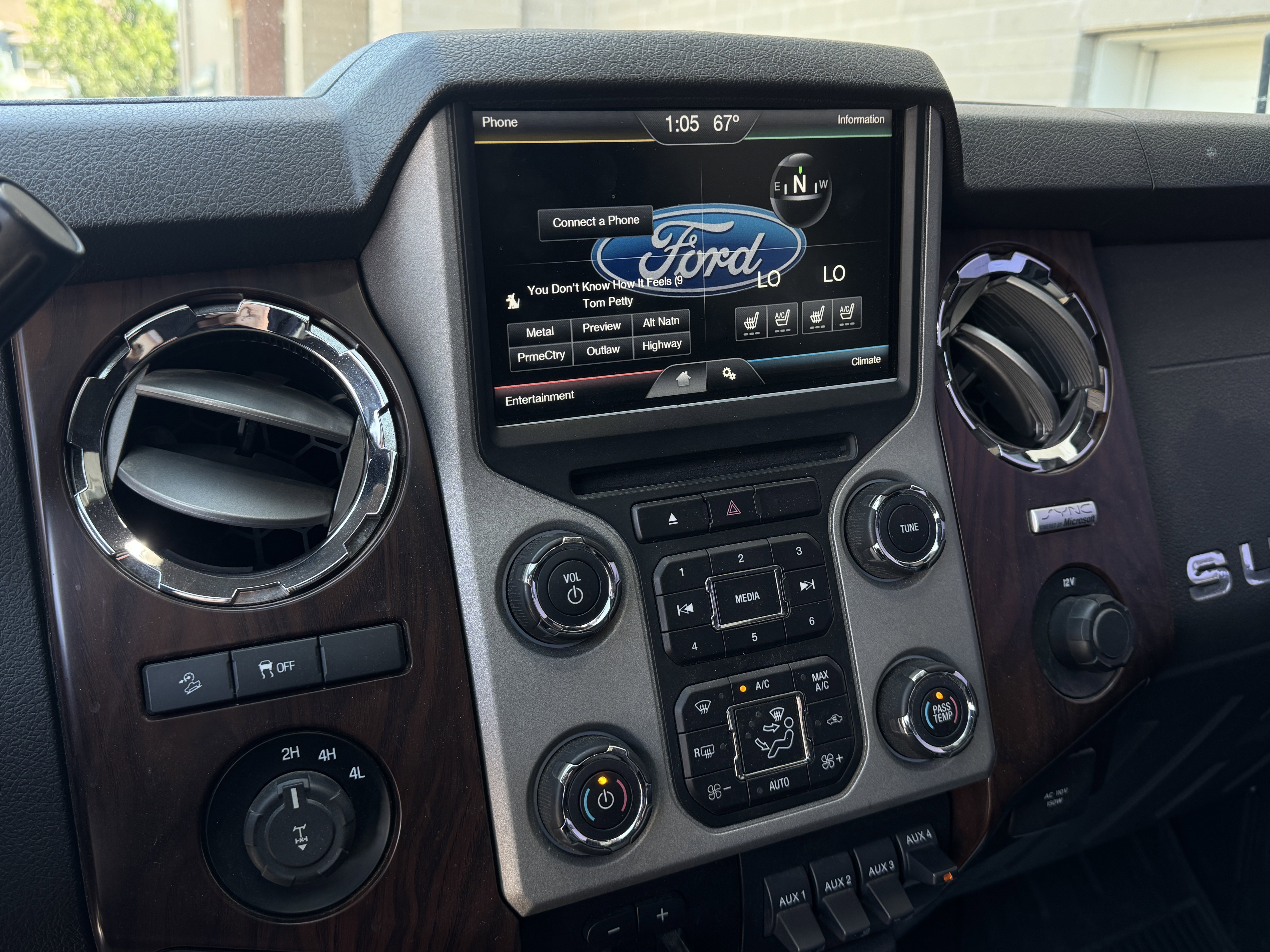 Used 2014 Ford F250 Lariat w/ Chrome Package AWD/4WD image 21
