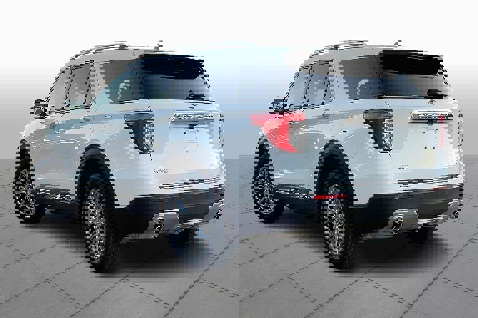 Used 2023 Ford Explorer Limited image 13