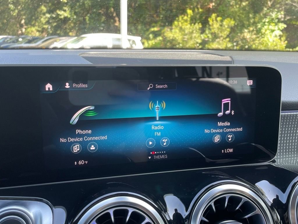 Used 2021 Mercedes-Benz GLB 250 4MATIC w/ Premium Package image 12