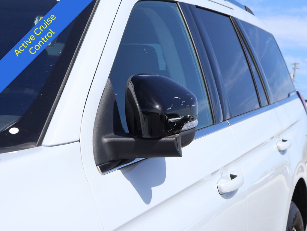 Used 2025 Ford Expedition Platinum AWD/4WD image 3