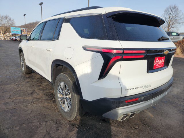 Used 2024 Chevrolet Traverse LT image 3