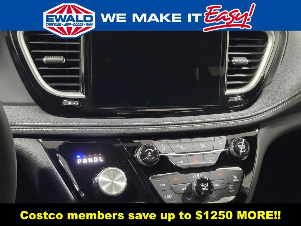 New 2026 Chrysler Pacifica Select AWD/4WD image 24
