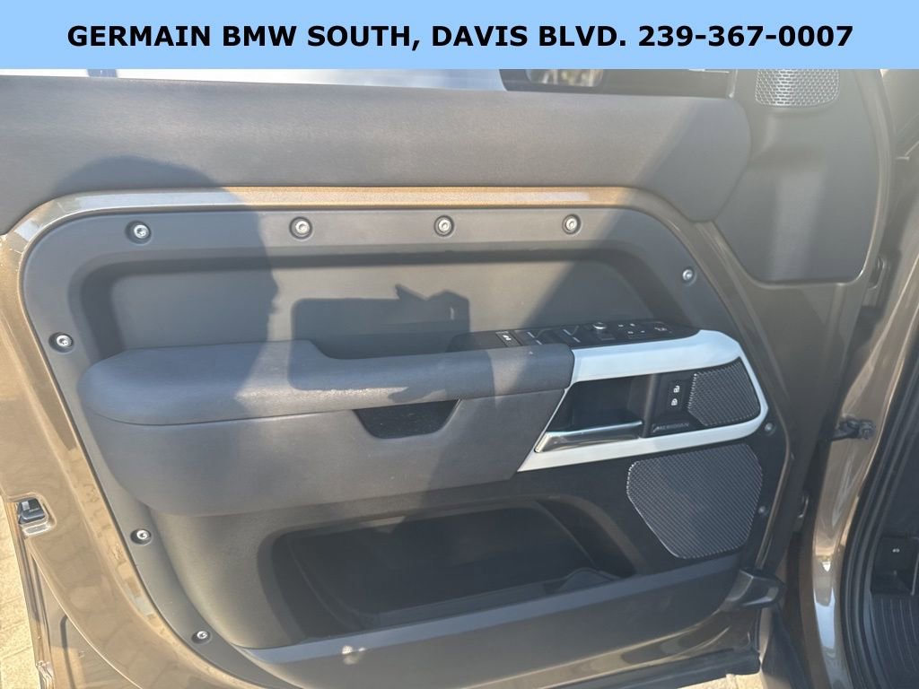 Used 2020 Land Rover Defender 110 SE image 34