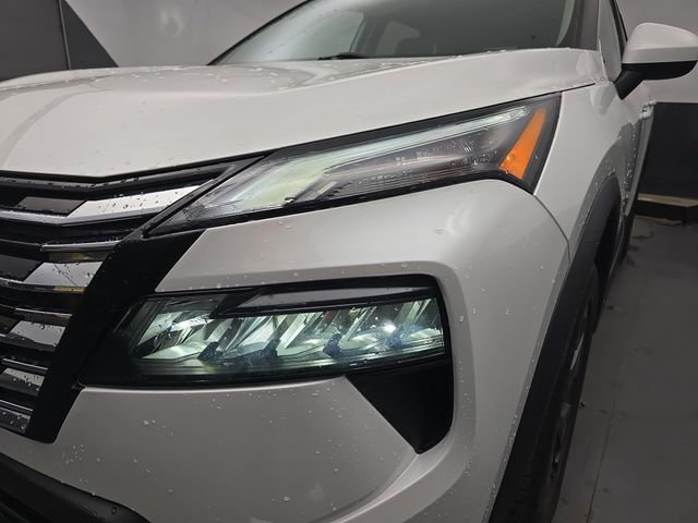 Used 2024 Nissan Rogue SV image 14