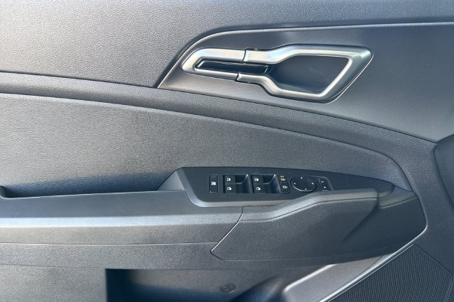 New 2027 Kia Sportage LX FWD image 12