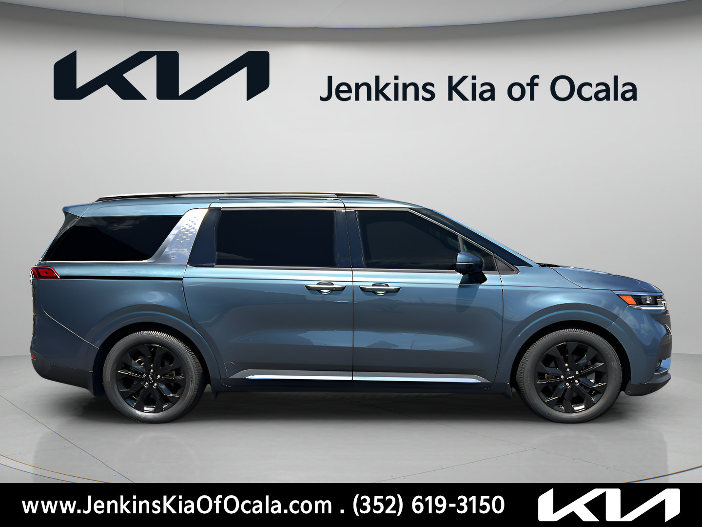 Used 2023 Kia Carnival SX Prestige FWD image 2