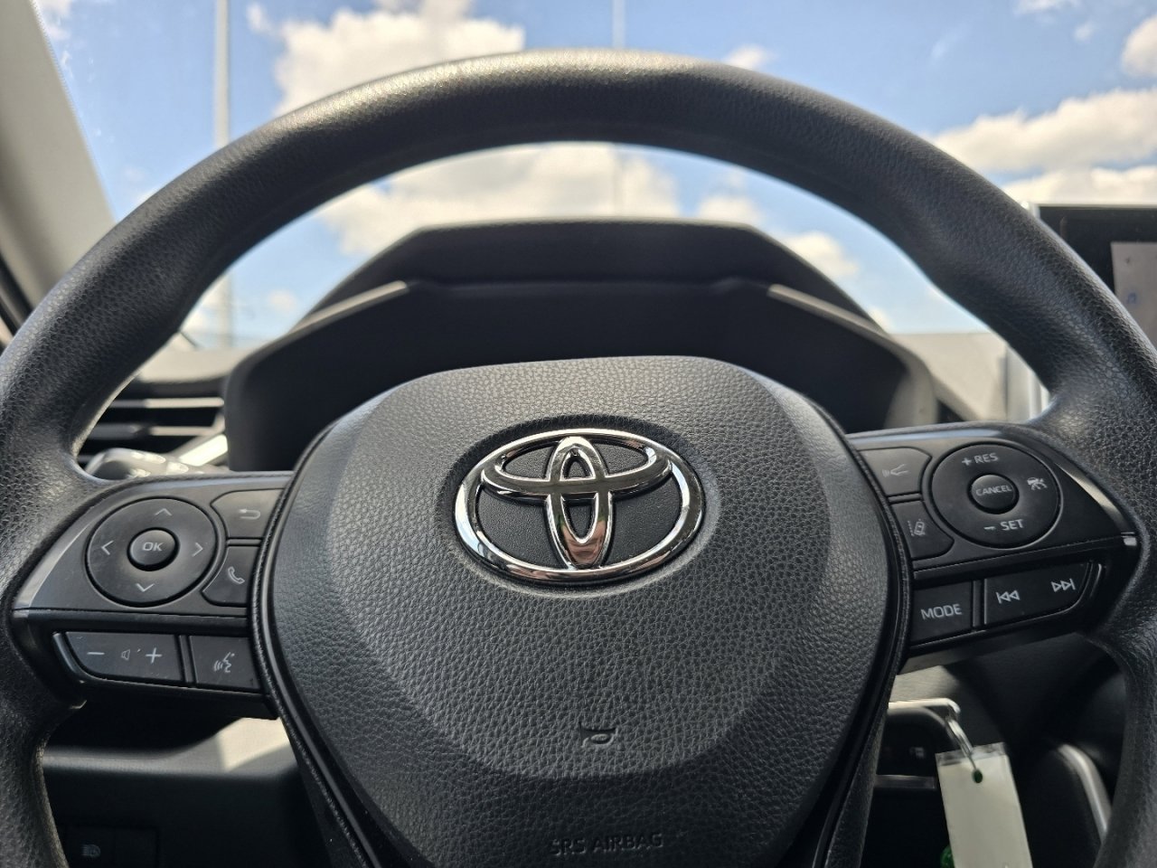 Used 2023 Toyota RAV4 LE AWD/4WD image 24