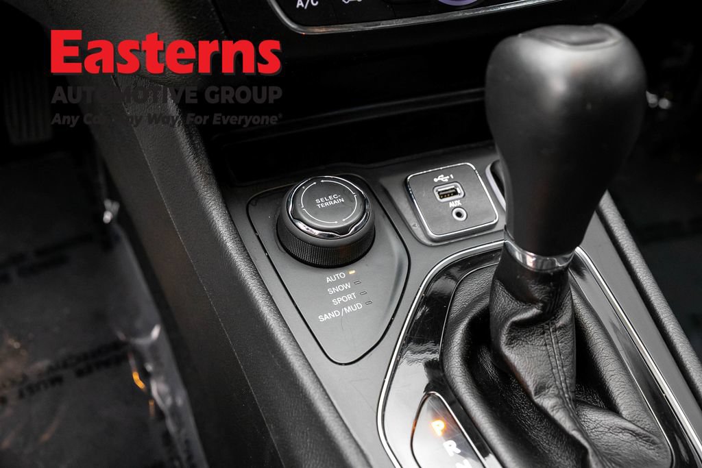 Used 2019 Jeep Cherokee Limited AWD/4WD image 21