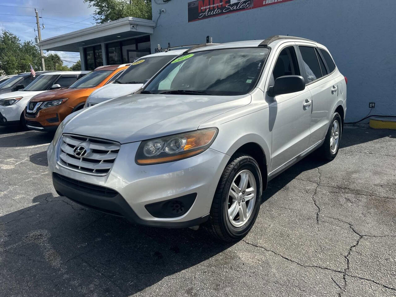 Used 2011 Hyundai Santa Fe GLS image 2
