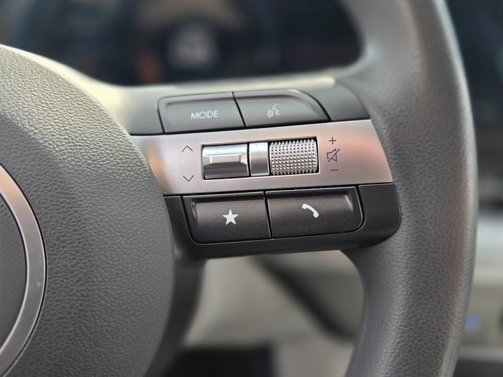 Used 2025 Hyundai Kona SE image 26
