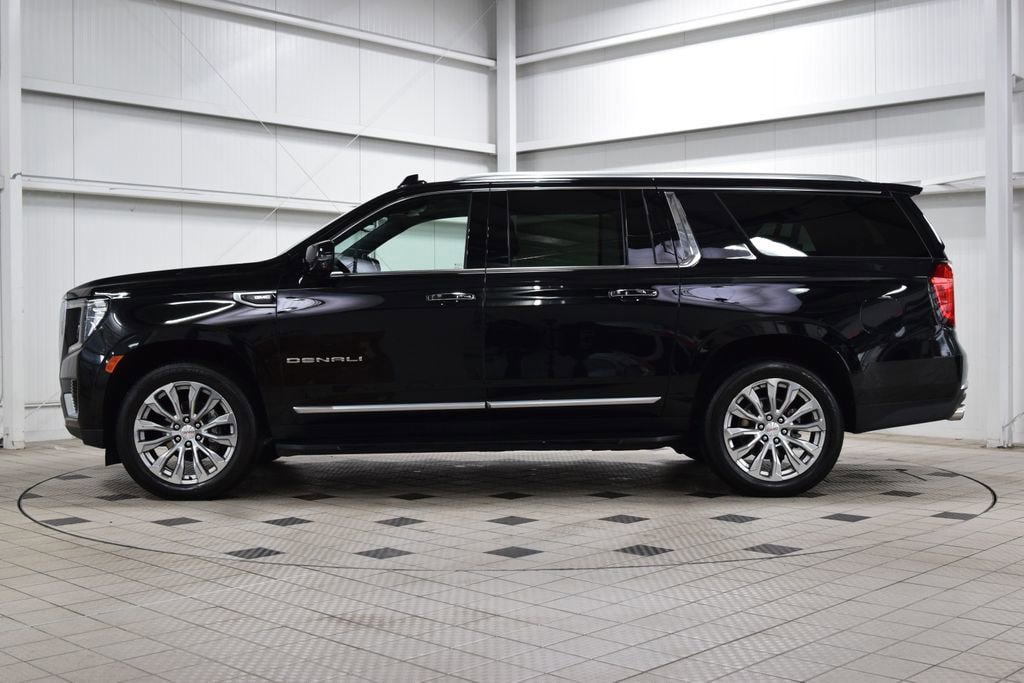 Used 2024 GMC Yukon XL Denali w/ Advanced Technology Package AWD/4WD image 4