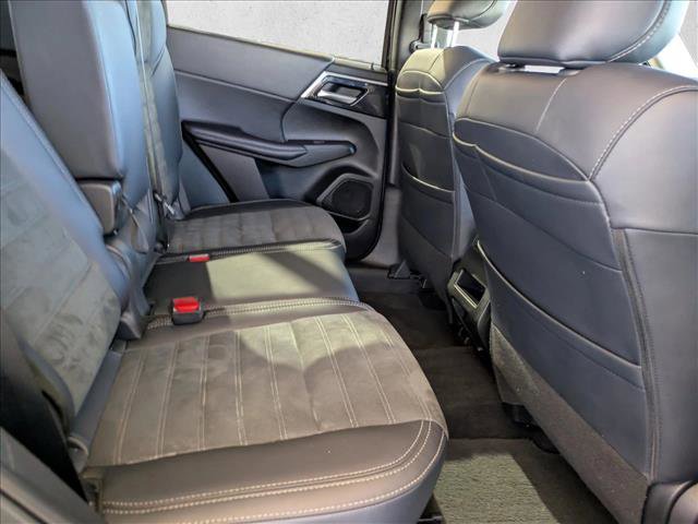 Used 2024 Mitsubishi Outlander SE image 27