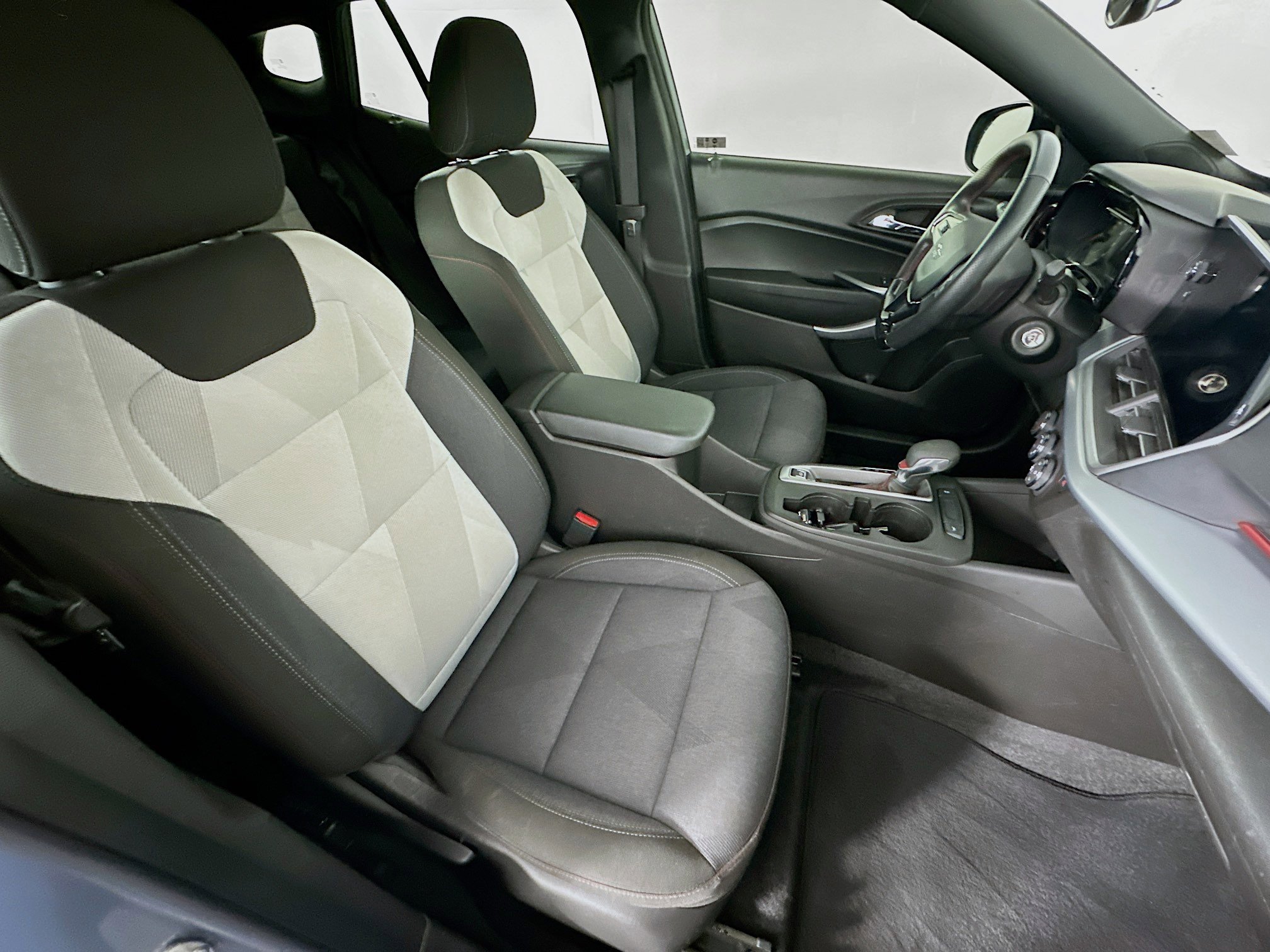 Used 2024 Chevrolet Trax RS w/ Driver Confidence Package FWD image 30