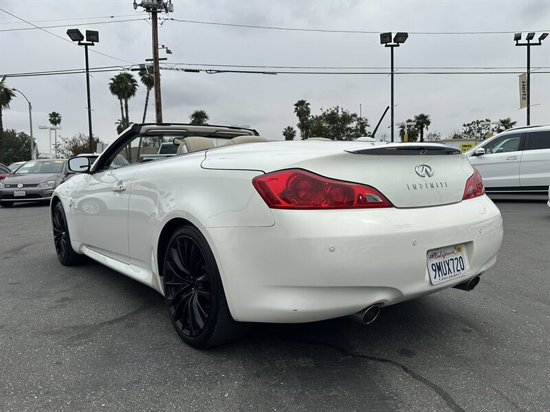 Used 2014 INFINITI Q60 Convertible w/ Premium Package RWD image 8