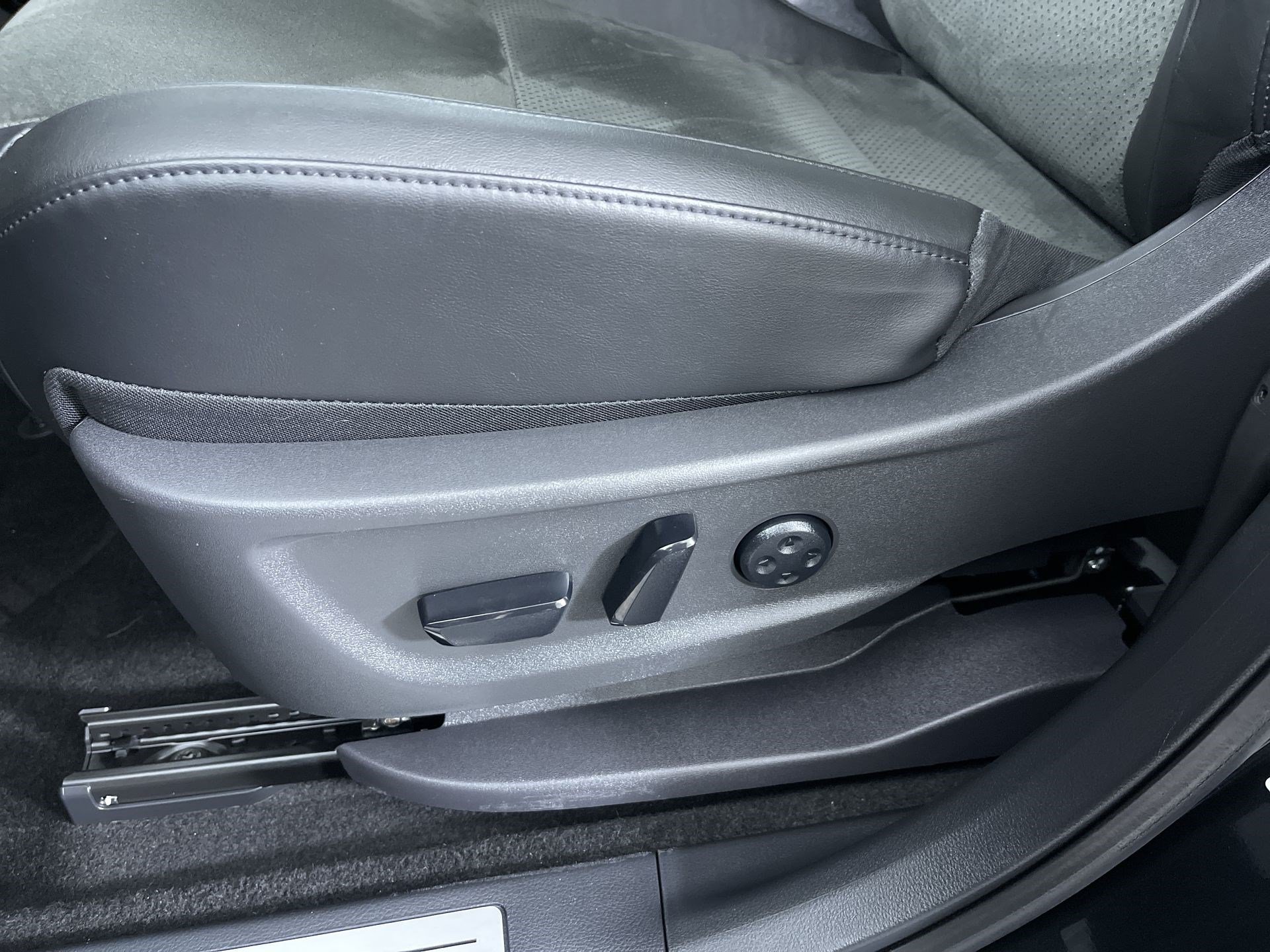 Certified 2024 Nissan Ariya AWD image 13