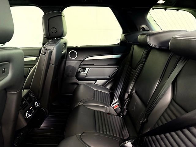 Certified 2025 Land Rover Discovery Dynamic SE image 28