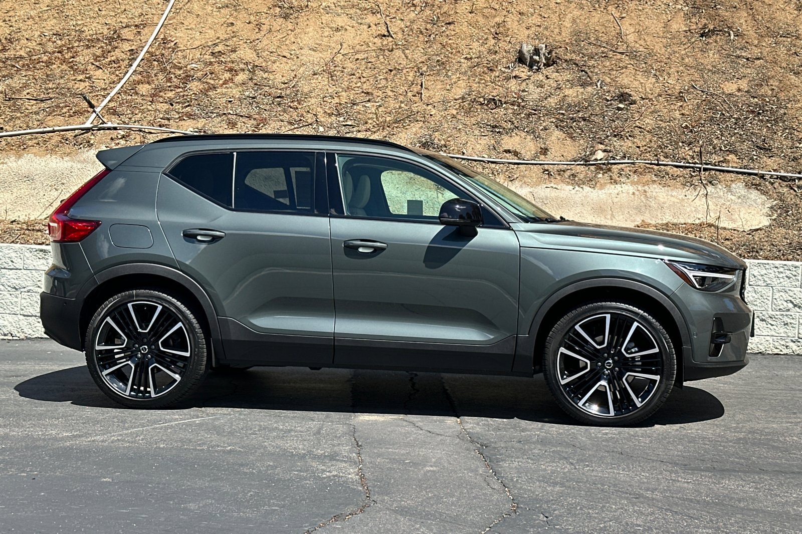 New 2026 Volvo XC40 B5 Ultra AWD/4WD image 4