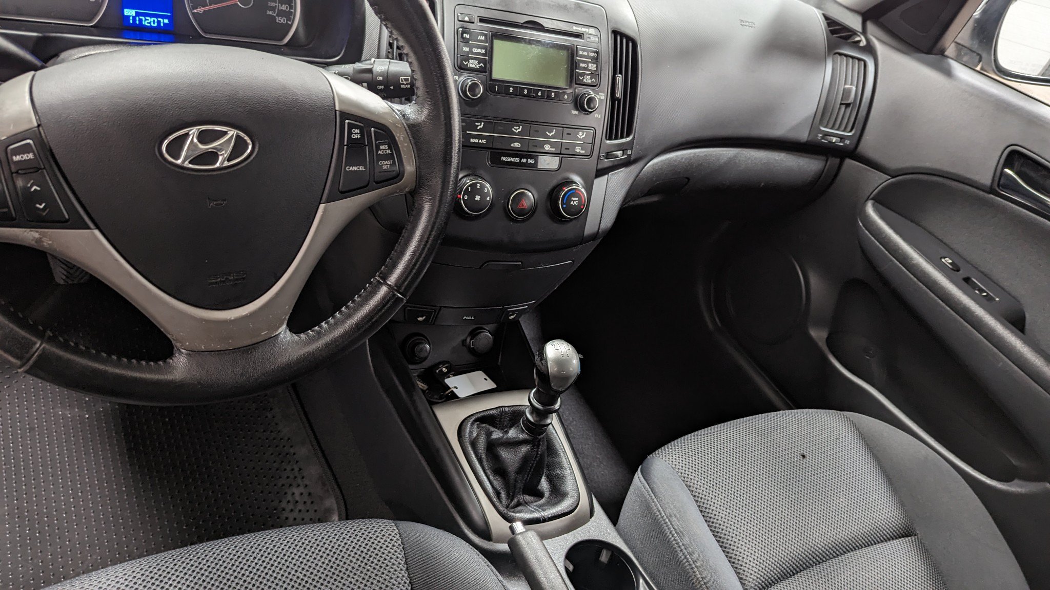Used 2009 Hyundai Elantra w/ Premium-Sport Pkg 2 FWD image 5