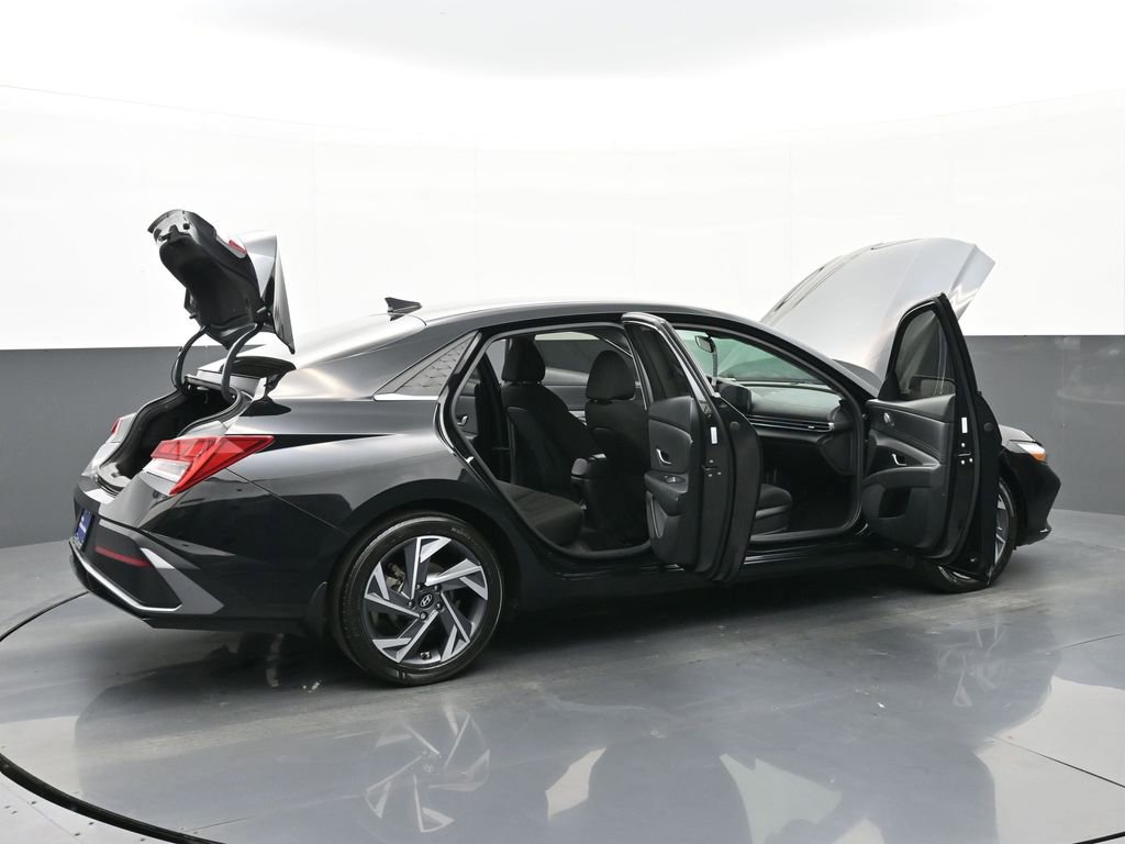 Used 2024 Hyundai Elantra SEL w/ Convenience Package image 45