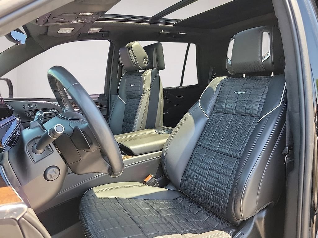 Used 2022 Cadillac Escalade Sport Platinum w/ Heavy-Duty Trailer Package AWD/4WD image 12