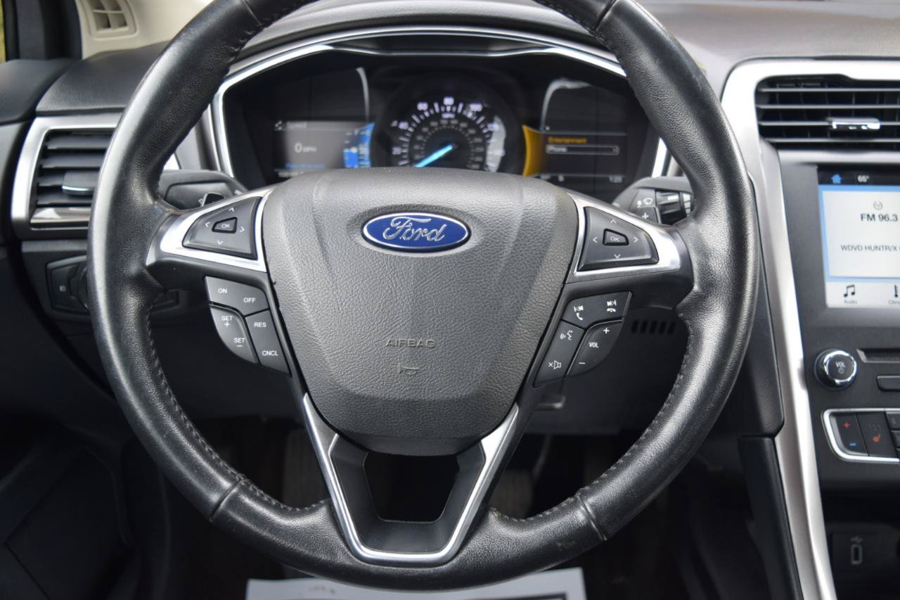 Used 2017 Ford Fusion SE w/ Fusion SE Technology Package FWD image 15