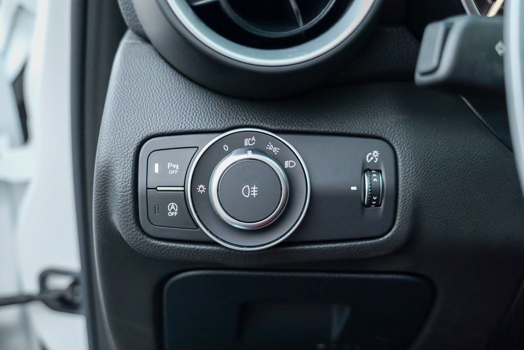 Used 2023 Alfa Romeo Giulia Veloce AWD/4WD image 54