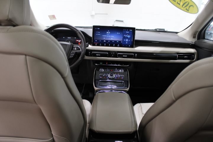 Used 2022 Lincoln Nautilus Reserve AWD/4WD image 32