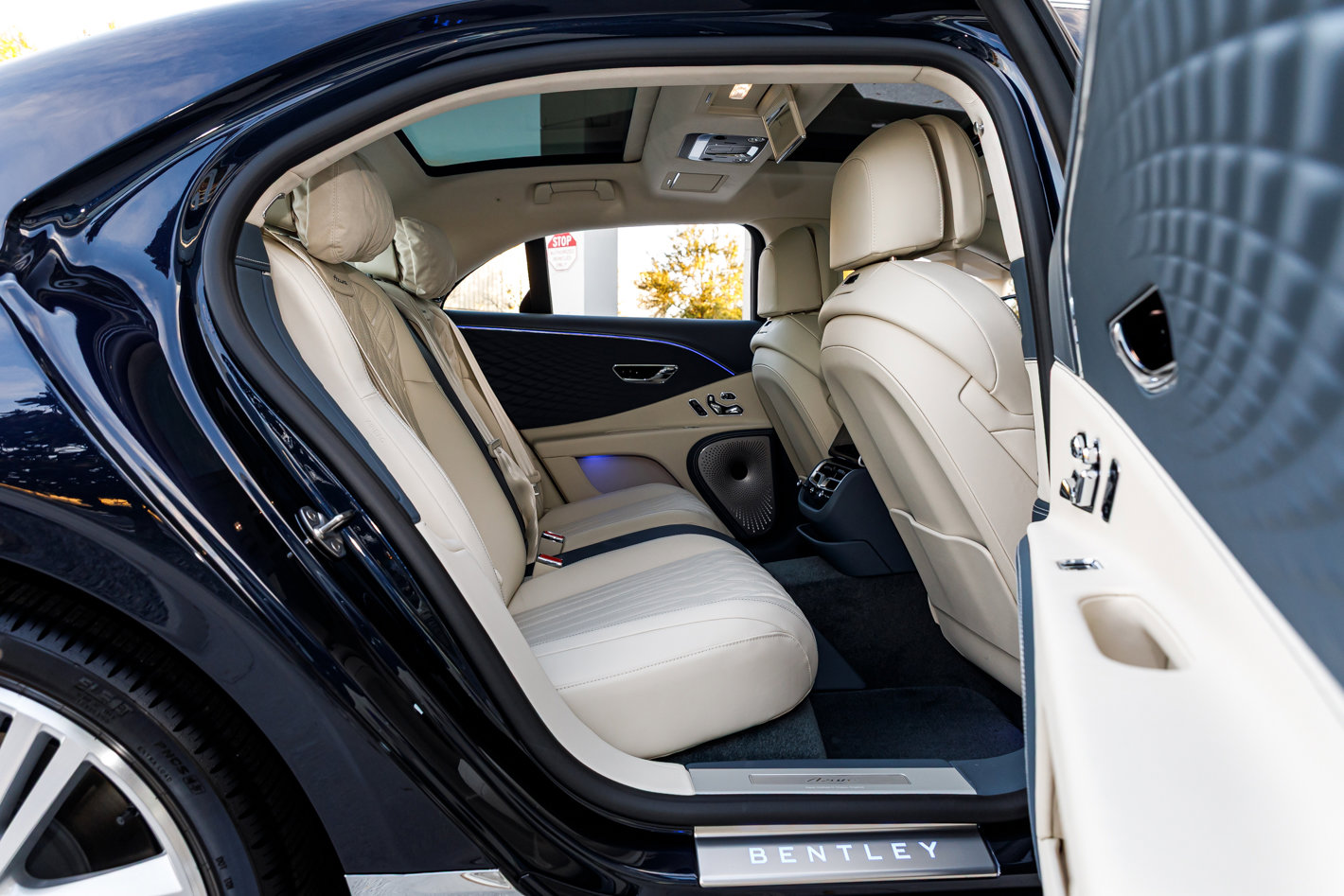 New 2026 Bentley Flying Spur Azure image 40