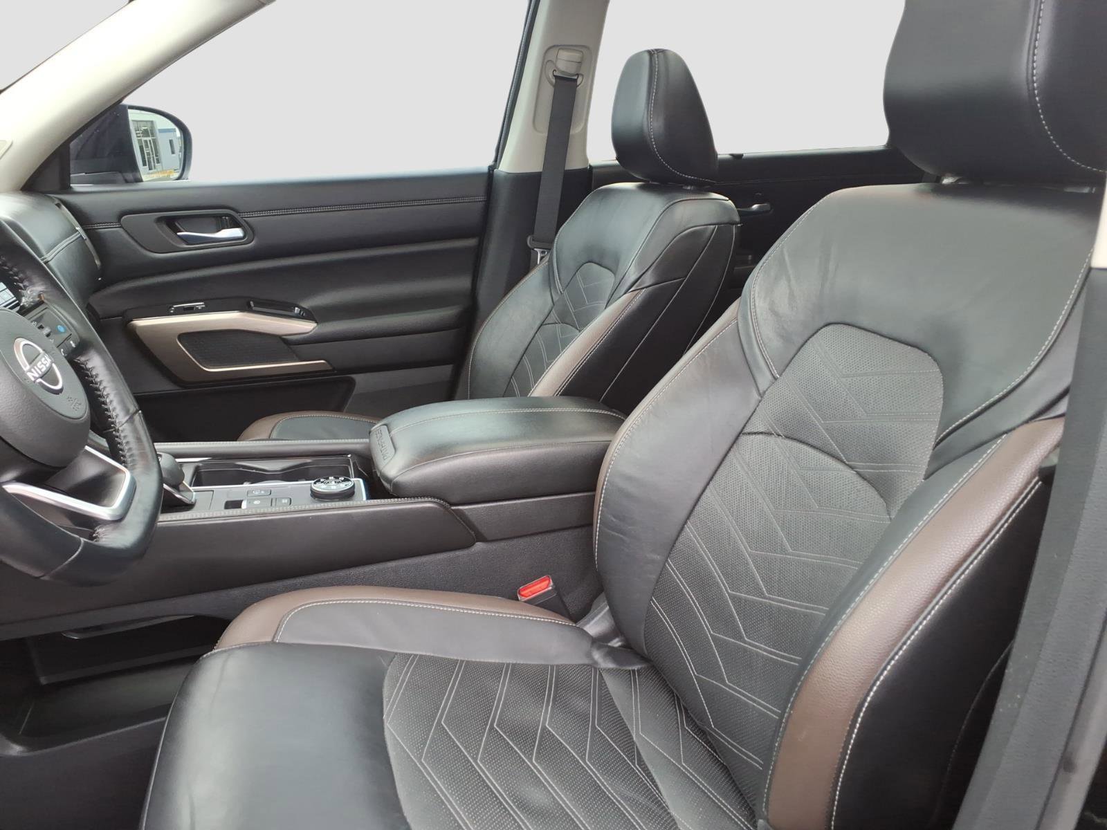 Used 2022 Nissan Pathfinder Platinum w/ Cargo Package image 11