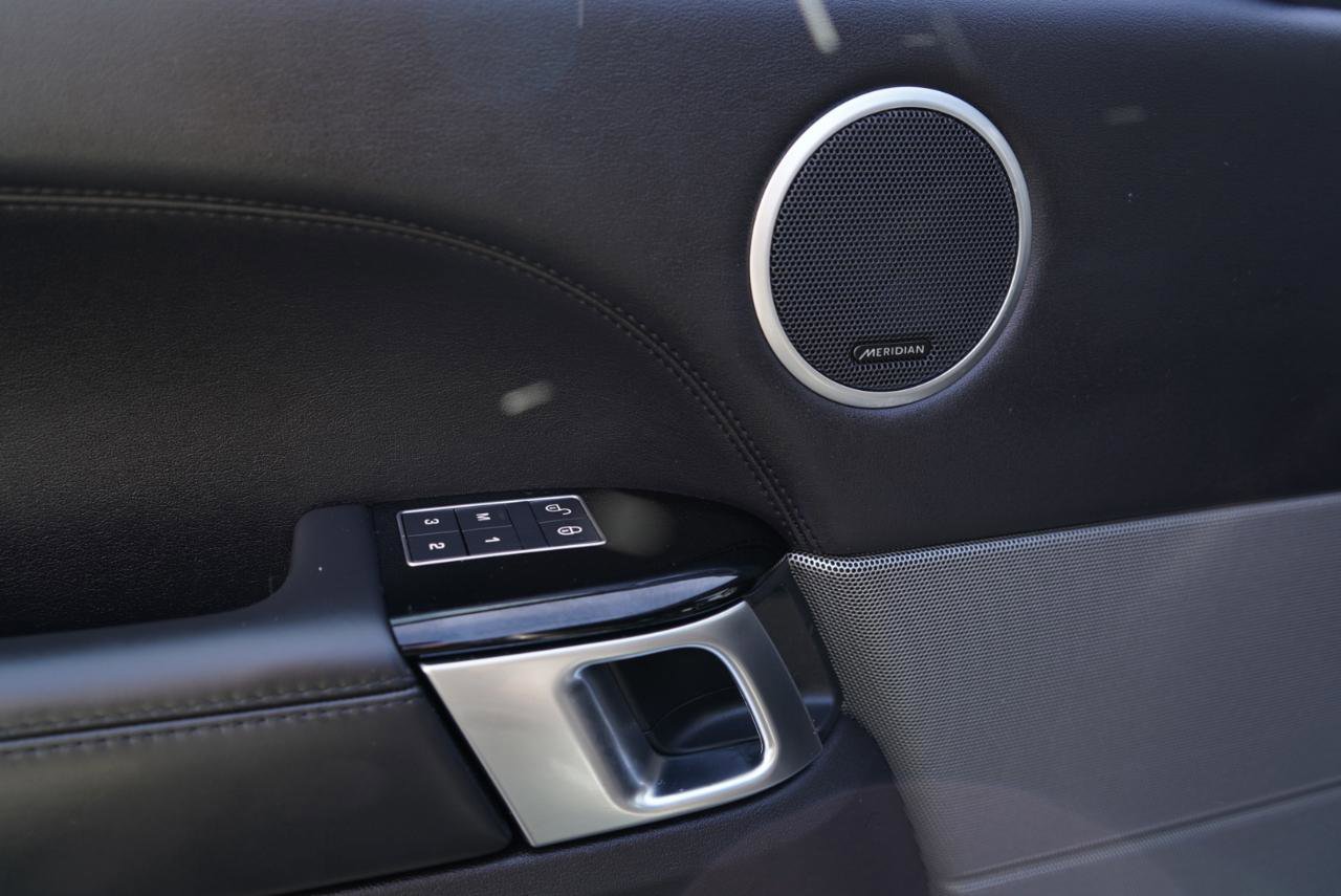 Used 2016 Land Rover Range Rover Sport HSE image 18
