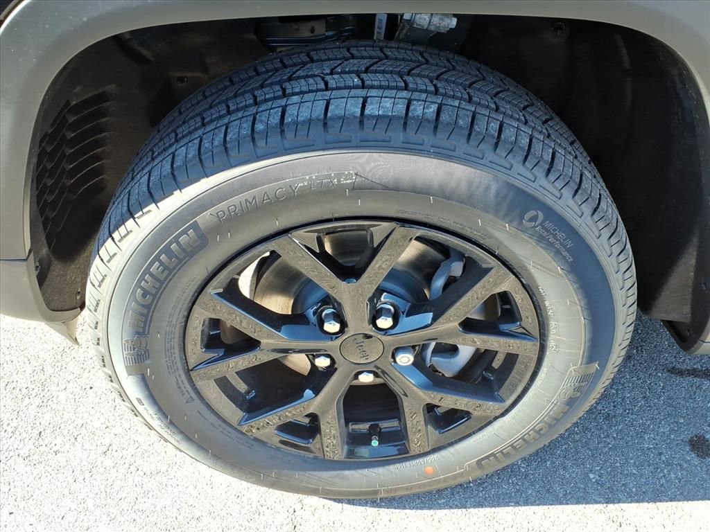 New 2026 Jeep Grand Cherokee Altitude image 10