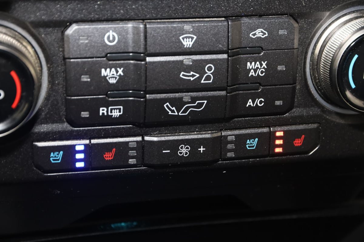 Used 2017 Ford F150 Raptor w/ Equipment Group 802A Luxury AWD/4WD image 8
