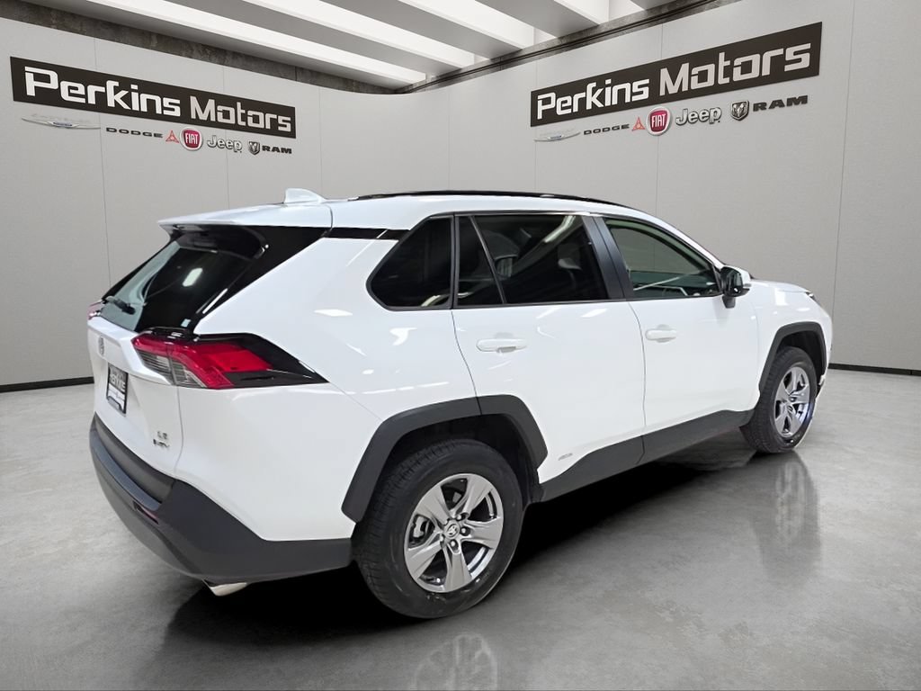 Used 2025 Toyota RAV4 LE AWD/4WD image 5