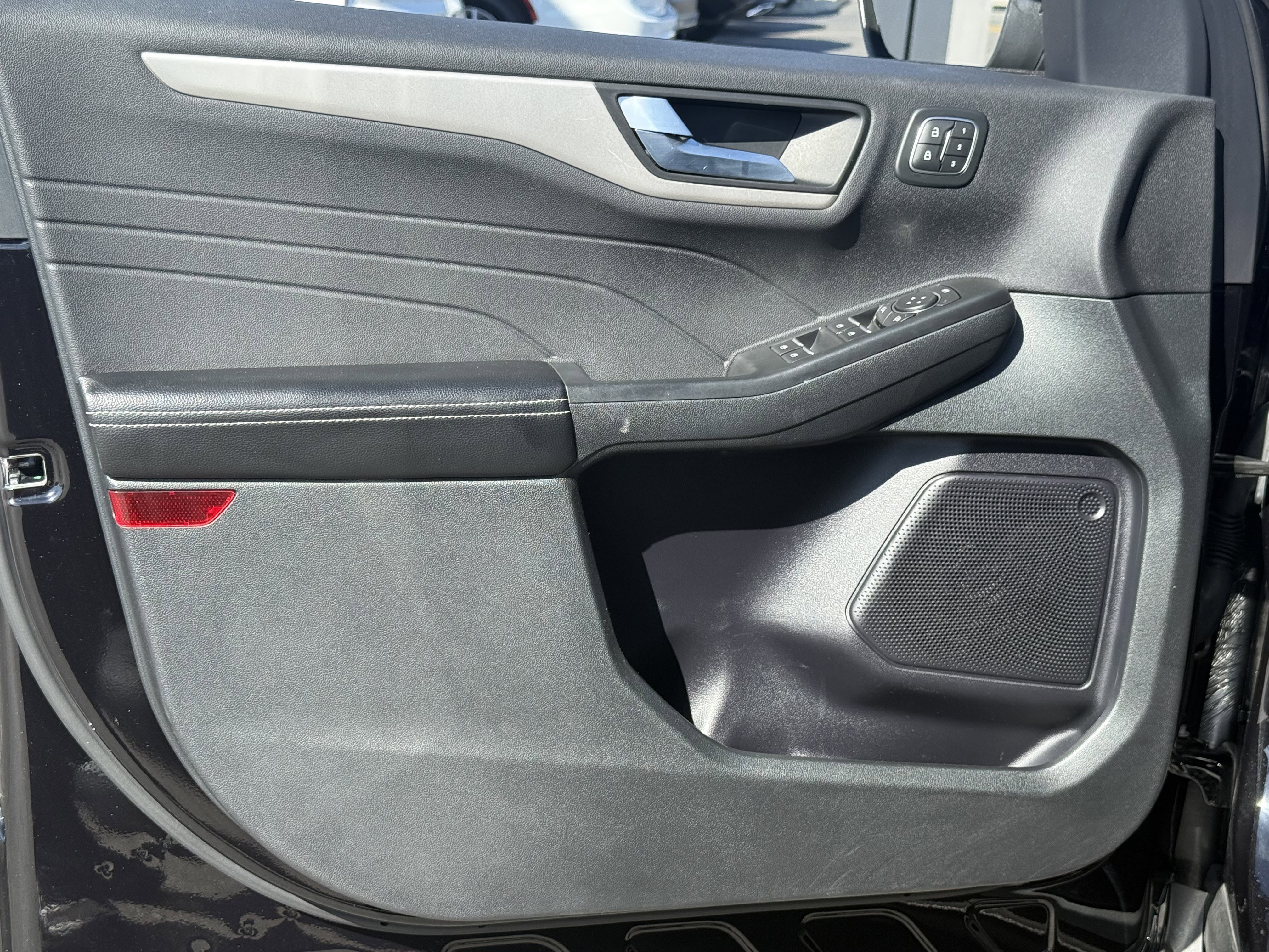 Used 2022 Ford Escape SEL w/ Technology Package image 12