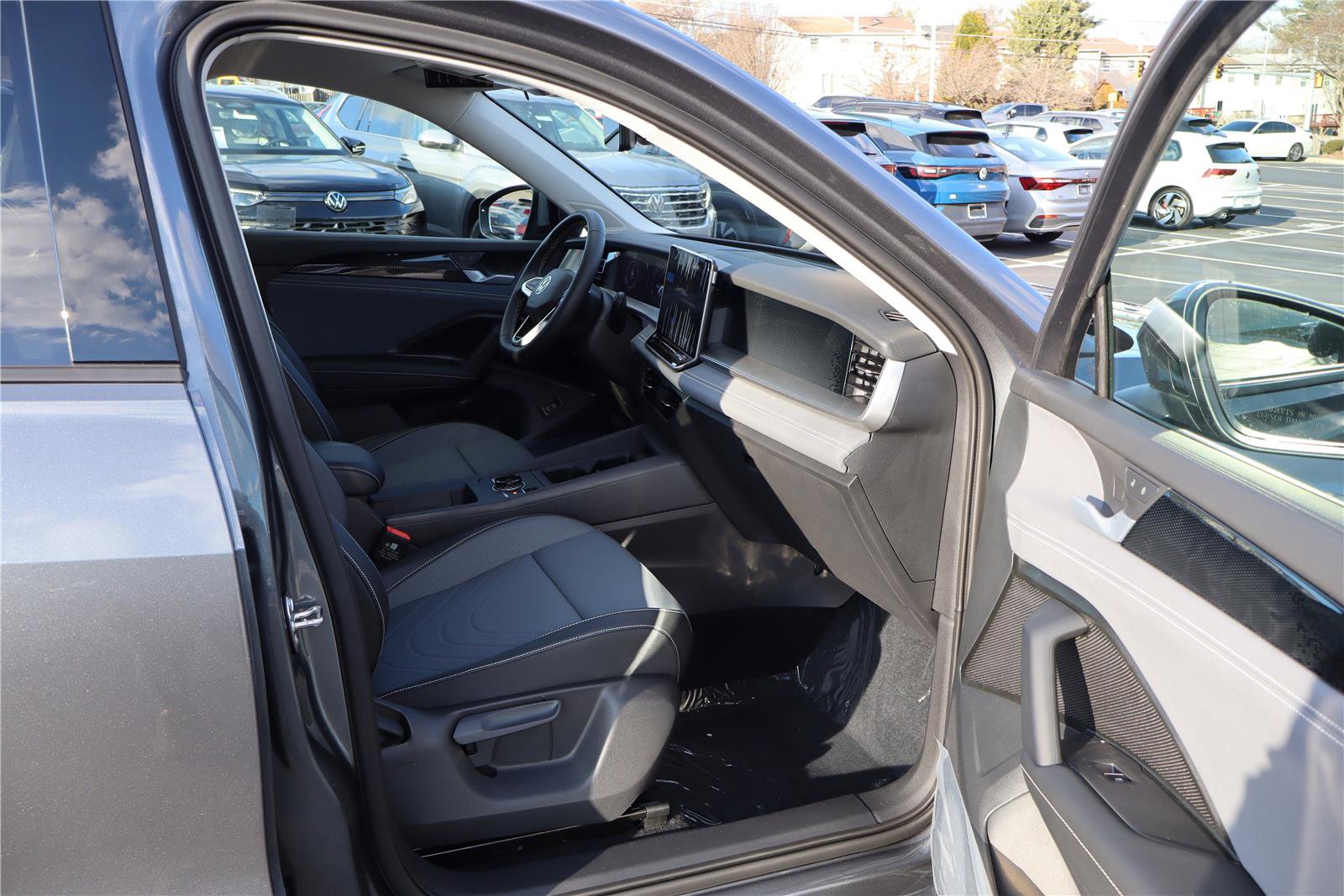 New 2026 Volkswagen Tiguan SE image 27