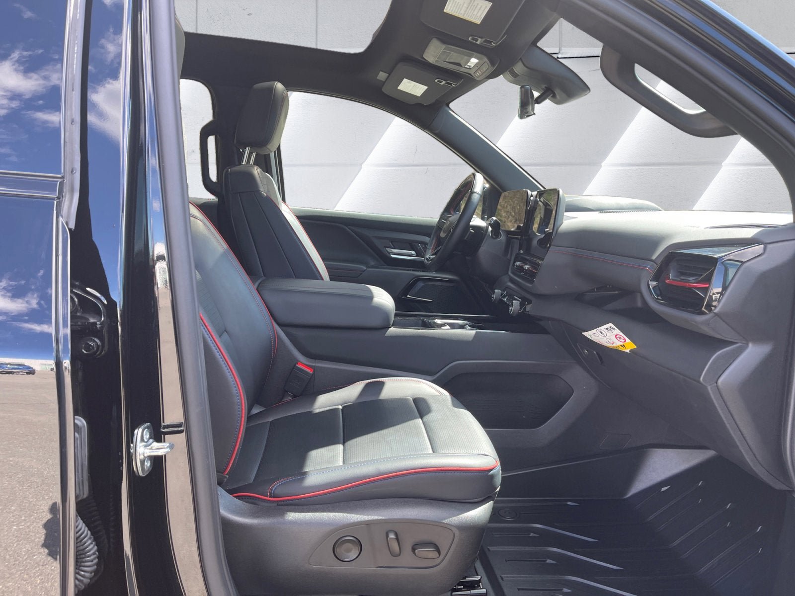 Certified 2025 Chevrolet Silverado EV RST AWD/4WD image 16