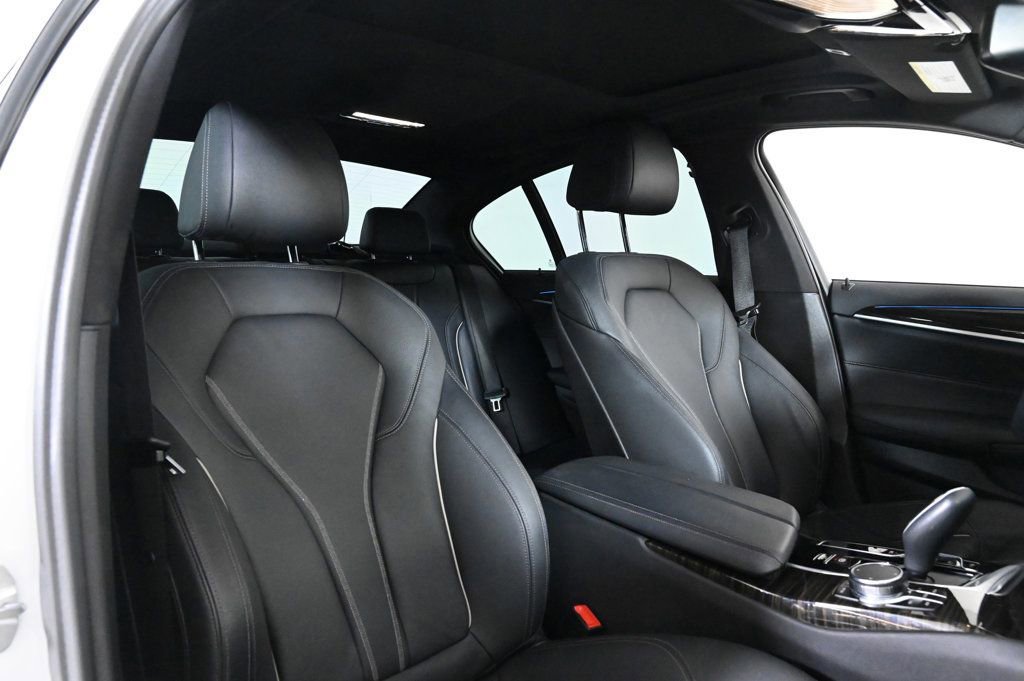 Used 2023 BMW 530e xDrive w/ Premium Package image 16