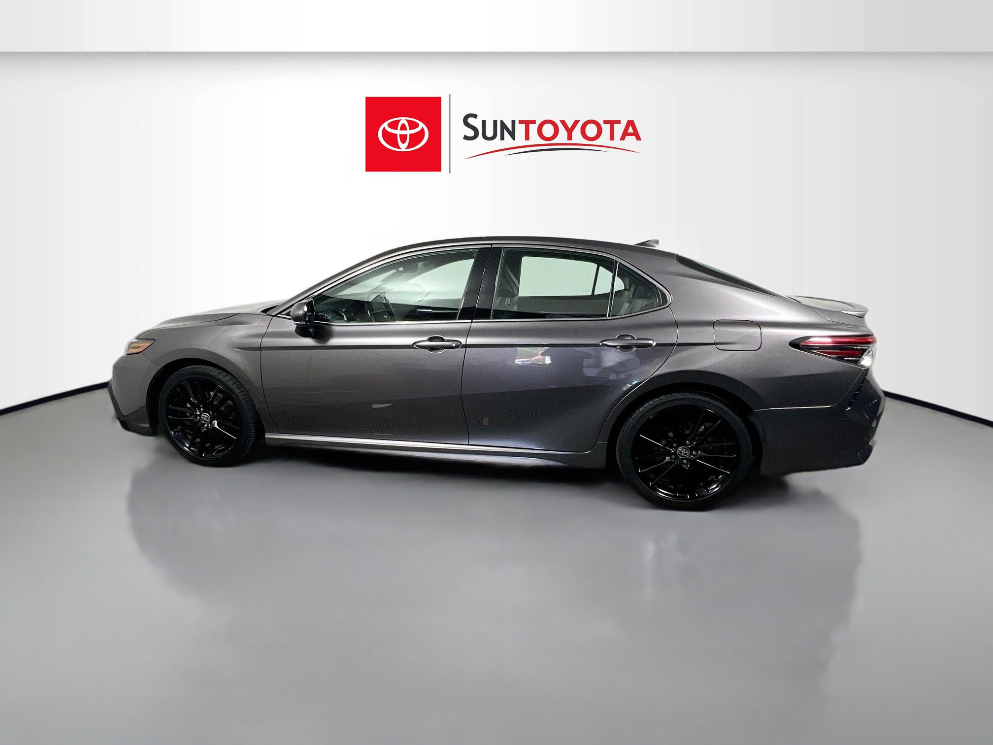 Used 2024 Toyota Camry XSE FWD image 7