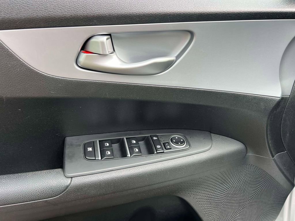 Used 2023 Kia Forte LXS w/ LXS Technology Package image 17