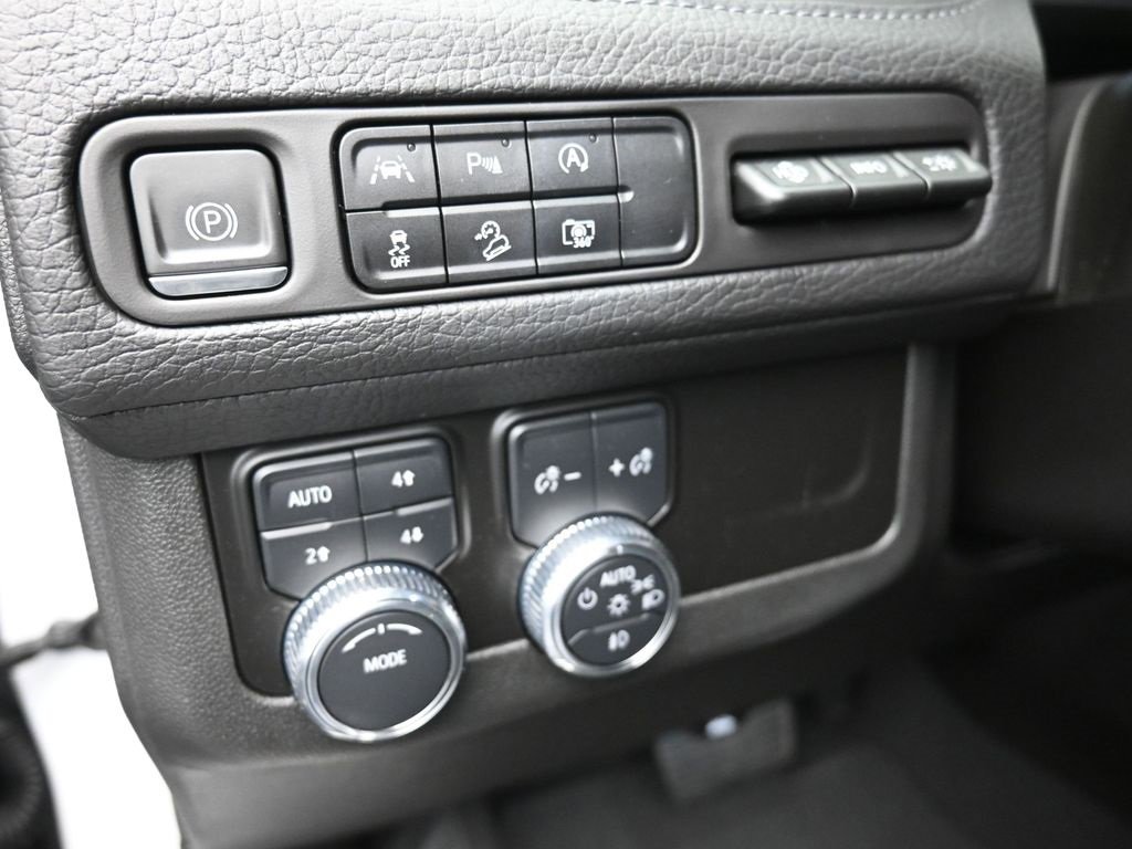 Used 2023 GMC Yukon Denali image 13